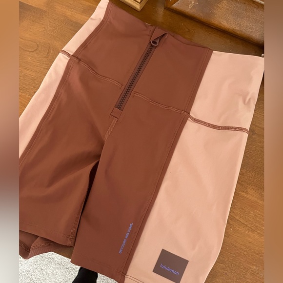 Lululemon Pink Zipper Bike Shorts - Size 4 - Brand New - Picture 1 of 2